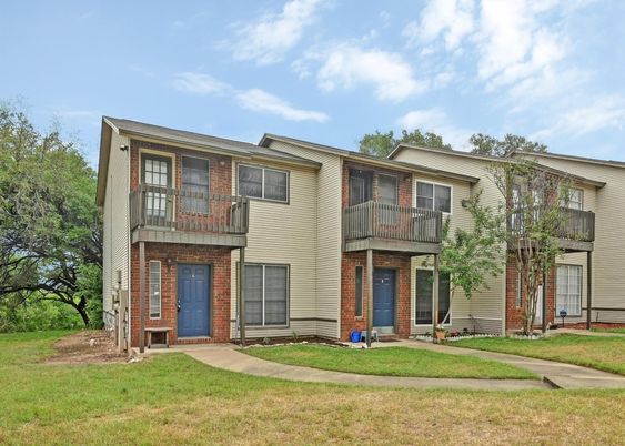 Exterior, Facade, Brick Facade, Rowhouse