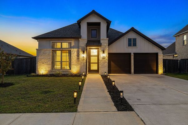 Attached, Exterior, Facade, Farmhouse