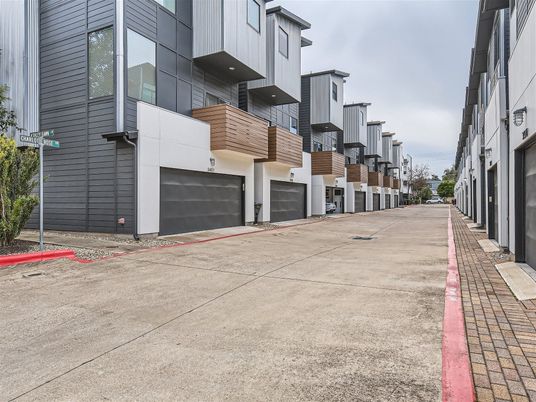 Attached, Exterior, Facade, Rowhouse