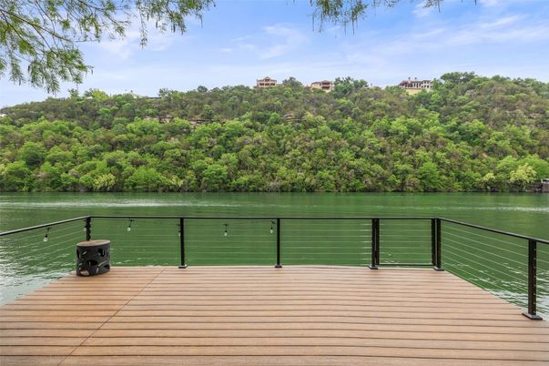 Exterior, Lake