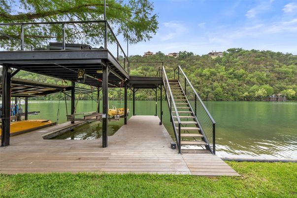 Exterior, Lake
