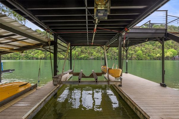 Exterior, Lake