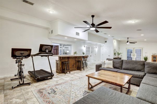 Fitness Equipment, Interior, Living room, Recessed Lighting