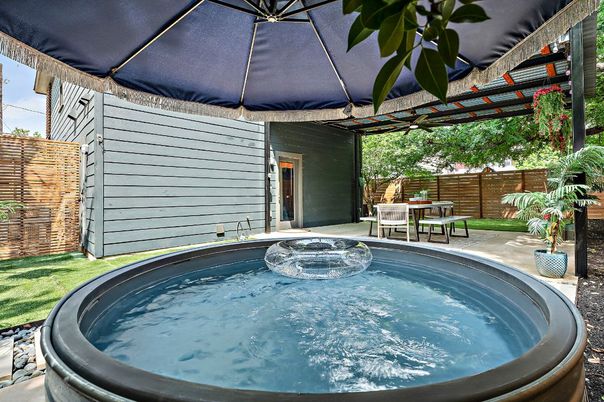 Exterior, Hot Tub, Pool