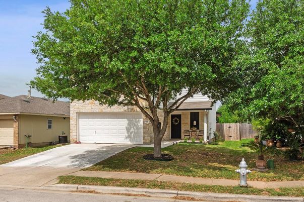 Attached, Exterior, Facade, Ranch