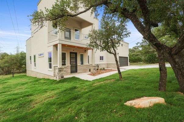 Attached, Backyard, Exterior, Facade, Modern