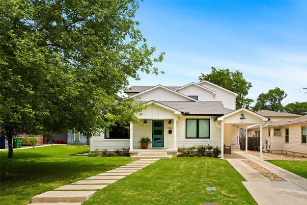 Backyard, Exterior, Facade, Farmhouse
