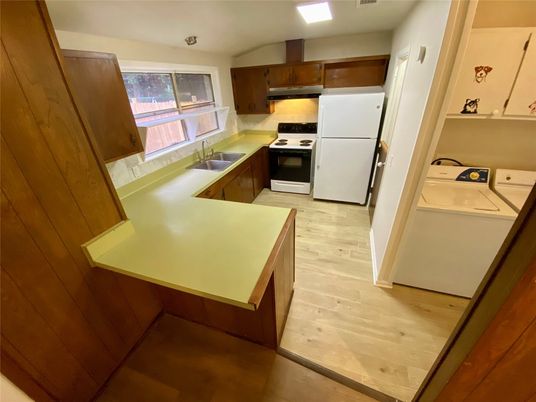 Interior, Kitchen, Washer, Wood Texture Flooring