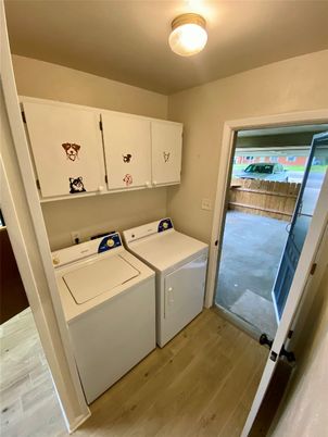 Interior, Washer, Wood Texture Flooring