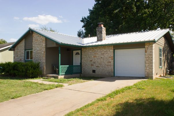 Attached, Exterior, Facade, Ranch