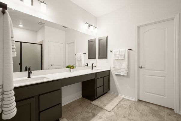 Bathroom, Dual Sink Vanities, Interior, Recessed Lighting