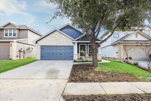 Attached, Exterior, Facade, American Craftsman