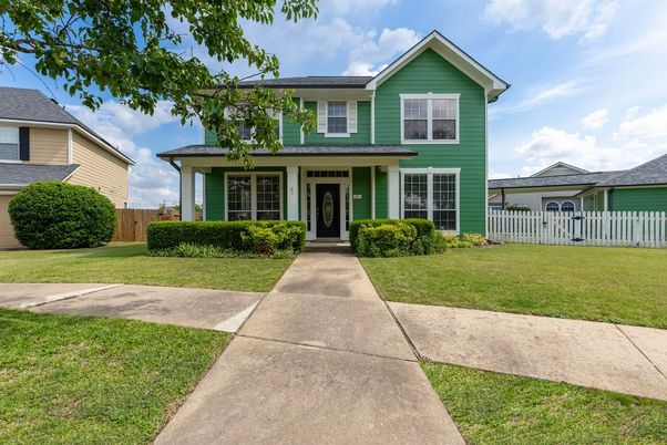 Exterior, Facade, American Craftsman