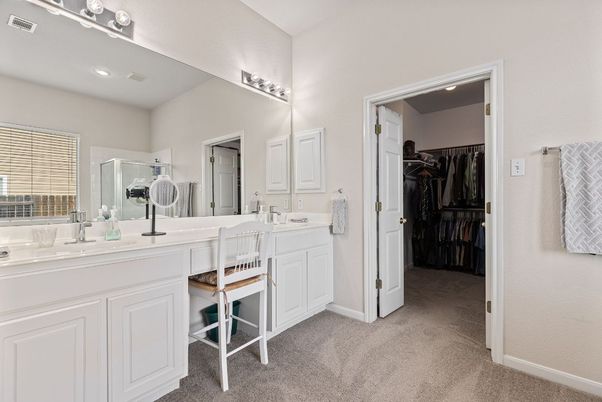 Bathroom, Dual Sink Vanities, Interior, Recessed Lighting