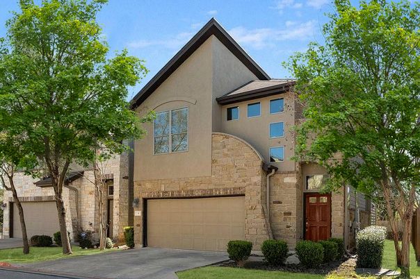 Attached, Exterior, Facade, Brick Traditional
