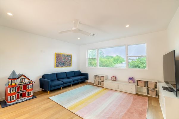 Interior, Recessed Lighting, Wood Texture Flooring