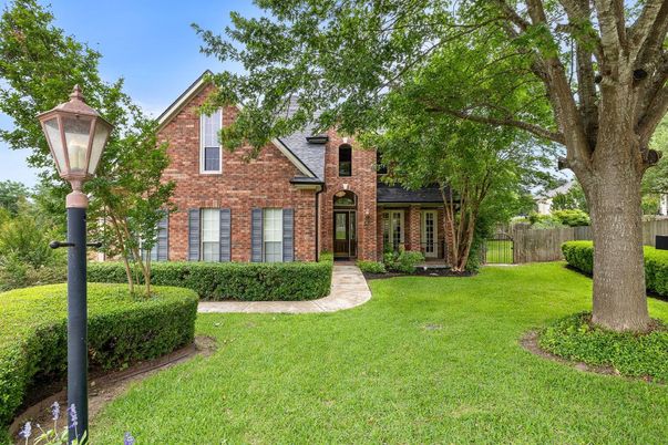 Backyard, Exterior, Facade, Brick Facade, Brick Traditional