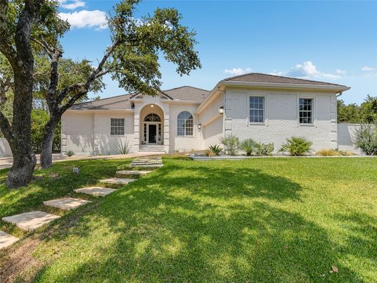 Backyard, Exterior, Facade, Ranch