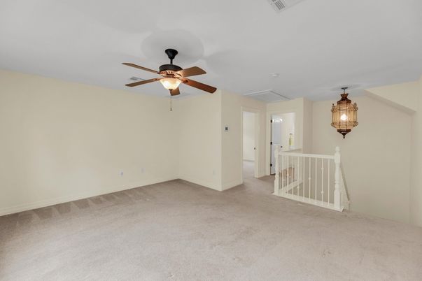 Empty room, Interior, Pendant Lights