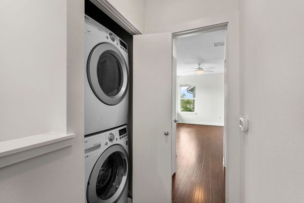 Interior, Utility Closets, Washer, Wood Texture Flooring
