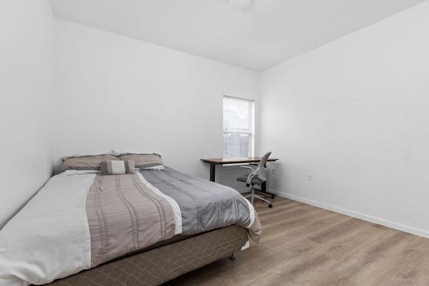 Bedroom, Home Office, Interior, Wood Texture Flooring