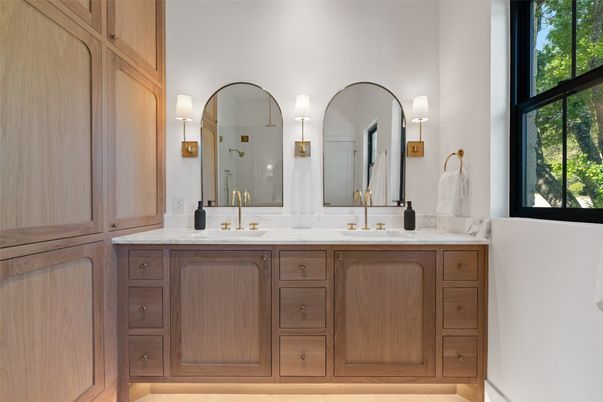 Bathroom, Dual Sink Vanities, Interior