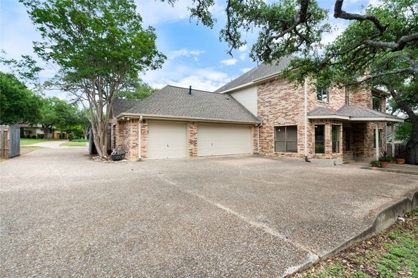 Attached, Exterior, Facade, Brick Facade, Ranch