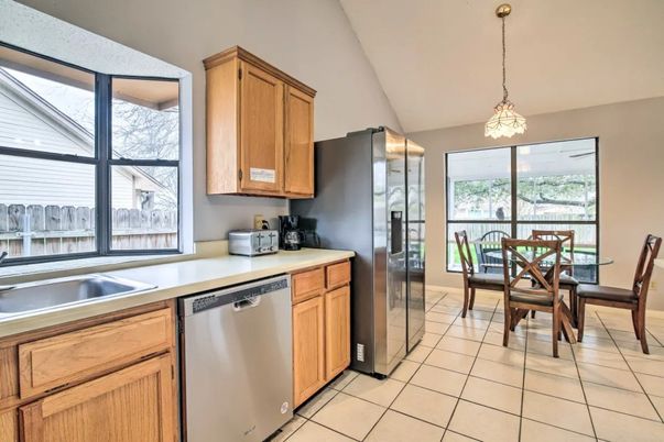 Dining room, Interior, Kitchen, Pendant Lights, Stainless Steel Appliances