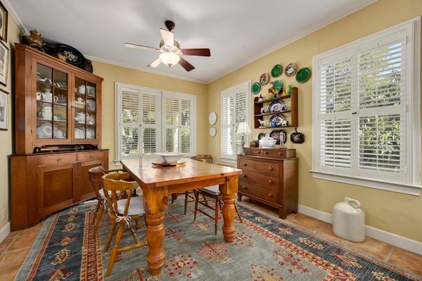 Home Office, Interior