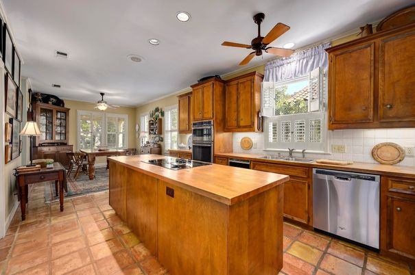 Dining room, Interior, Kitchen, Recessed Lighting, Stainless Steel Appliances