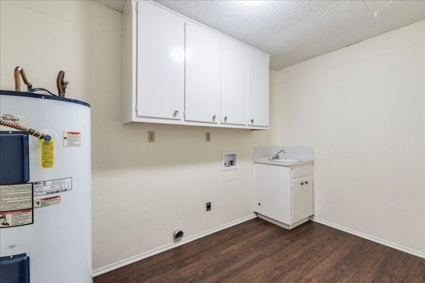 Interior, Washer, Wood Texture Flooring