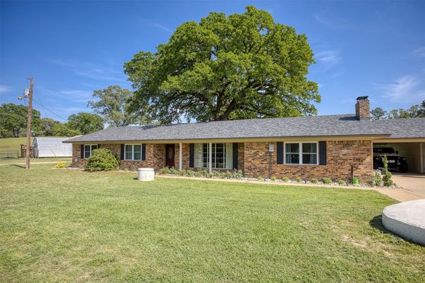 Exterior, Facade, Brick Facade, Ranch