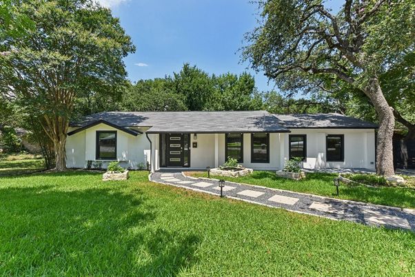 Backyard, Exterior, Facade, Ranch