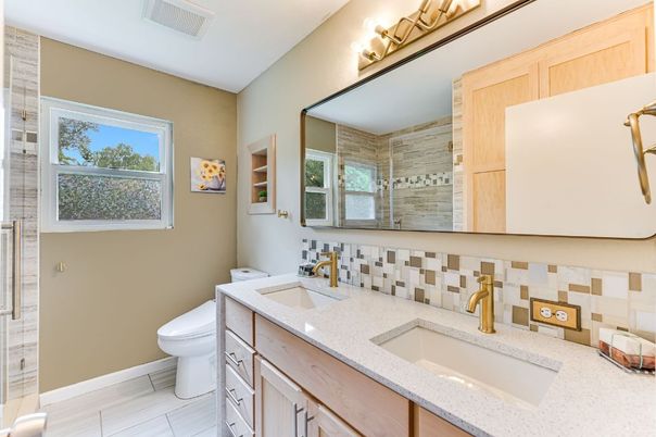 Bathroom, Dual Sink Vanities, Interior