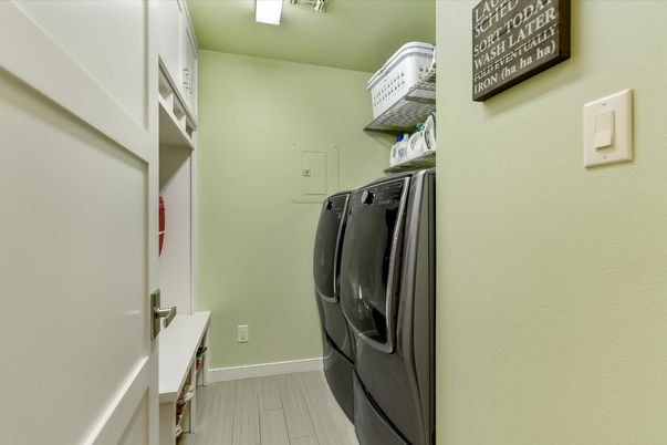 Interior, Washer, Wood Texture Flooring