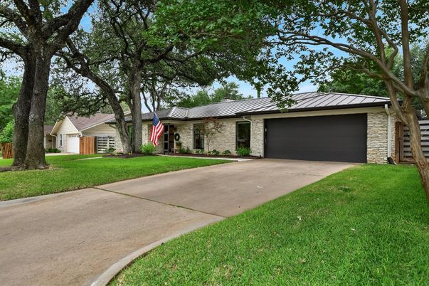 Attached, Exterior, Facade, Ranch