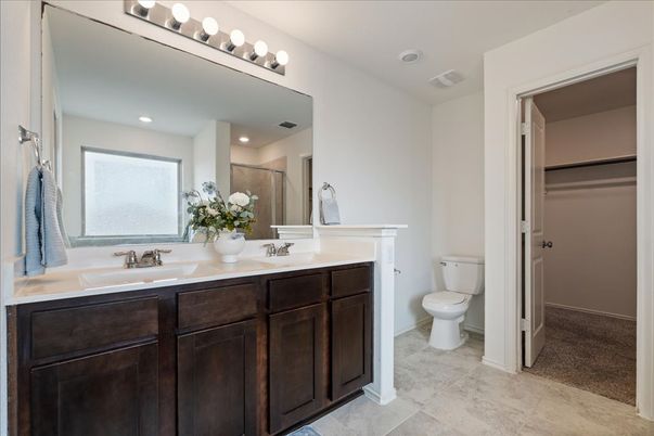 Bathroom, Dual Sink Vanities, Interior, Recessed Lighting
