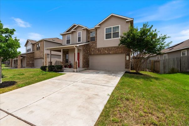 Attached, Exterior, Facade, American Craftsman