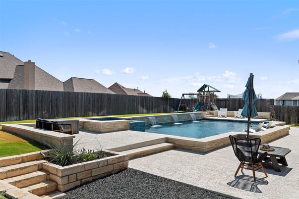 Exterior, Playground, Pool