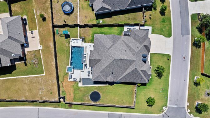 Exterior, Drone