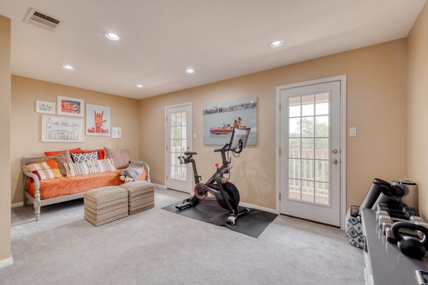 Fitness Equipment, Interior, Living room, Recessed Lighting
