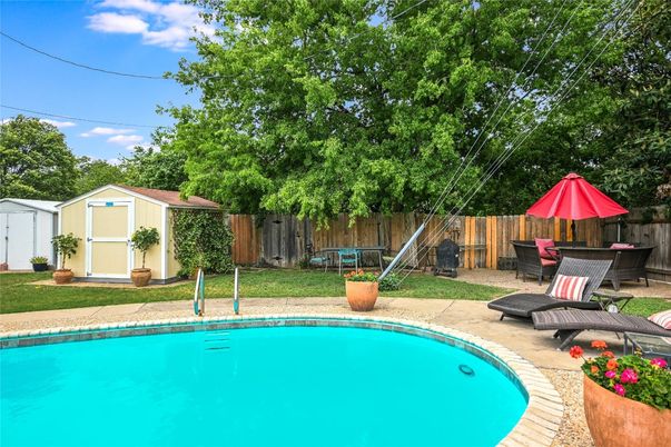 Exterior, Pool