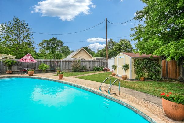 Exterior, Pool