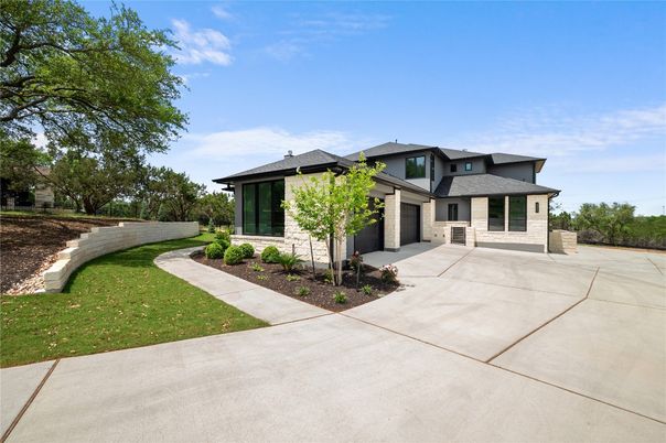 Backyard, Exterior, Facade, Modern