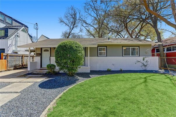 Exterior, Facade, Ranch