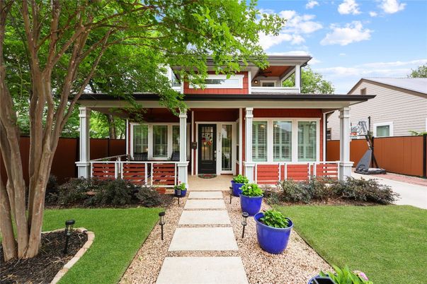 Exterior, Facade, American Foursquare