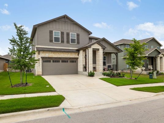 Attached, Exterior, Facade, American Craftsman