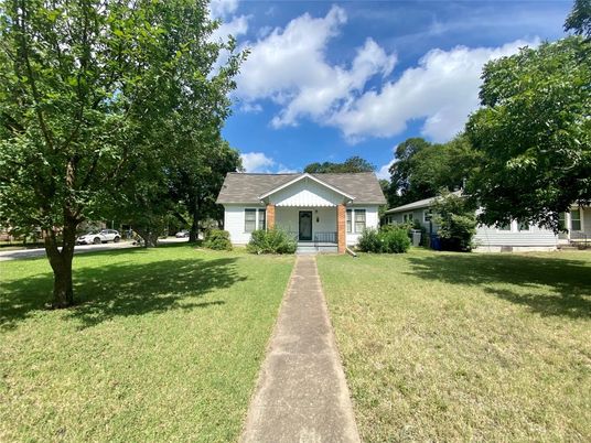 Backyard, Exterior, Facade, Ranch