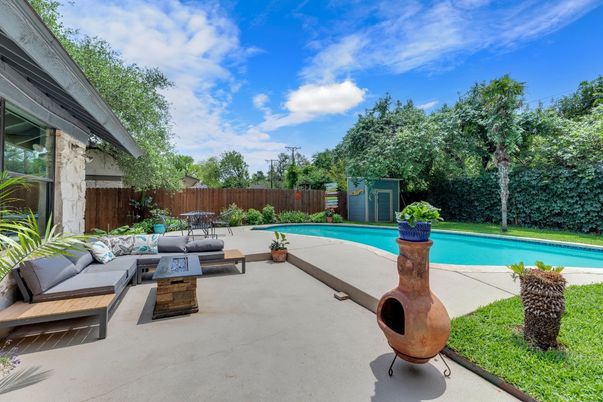 Exterior, Pool