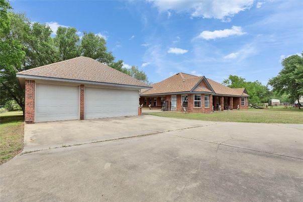 Attached, Exterior, Facade, Brick Facade, Ranch